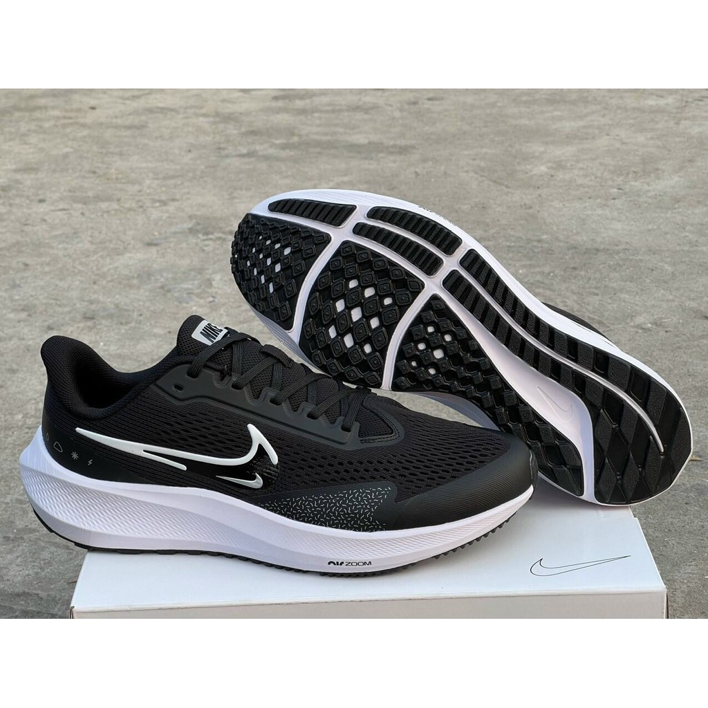 Nike Air Zoom Structure 39 รองเท้าผ้าใบ