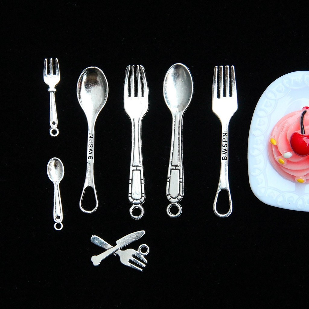 โลหะผสมขนาดใหญ่ส้อมโลหะซุปช้อนอาหารเล่นช้อนส้อมจี้ DIY อุปกรณ์เสริมสำหรับบ้านตุ๊กตา