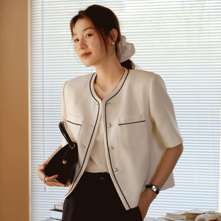 เสื้อแจ็คเก็ตแขนสั้นสไตล์ French Old Money เสื้อเบลเซอร์สั้นคอลูกเรือฤดูร้อนของผู้หญิง