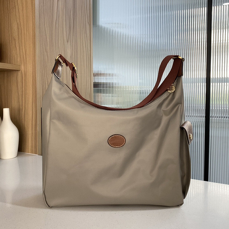 2025 สไตล์ใหม่ Commuter หญิงกระเป๋า hobo ไนลอน Crossbody กระเป๋าหญิง Retro Messenger กระเป๋าสะพายขนาดใหญ่ความจุกระเป๋าแม่เด็ก Dumpling กระเป๋า