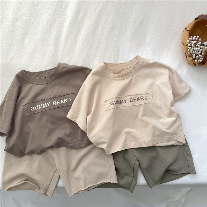 ฤดูร้อน เสื้อยืดแขนสั้นเด็กชายและเด็กหญิง ผ้าฝ้าย พิมพ์ตัวอักษร แพทช์ สไตล์เกาหลี หลวม สบายๆ เสื้อเด็ก