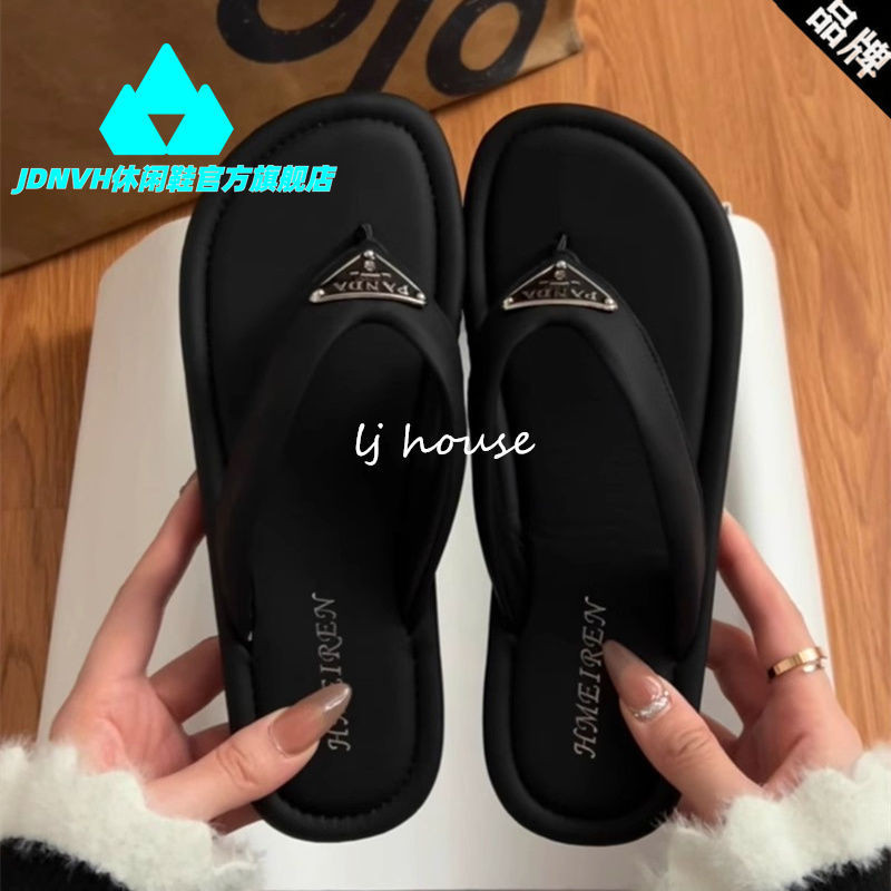 Sd Black Beach Thick-Soled Flip-Flops ผู้หญิง 2024 รองเท้าแตะสไตล์ใหม่ทุกคู่