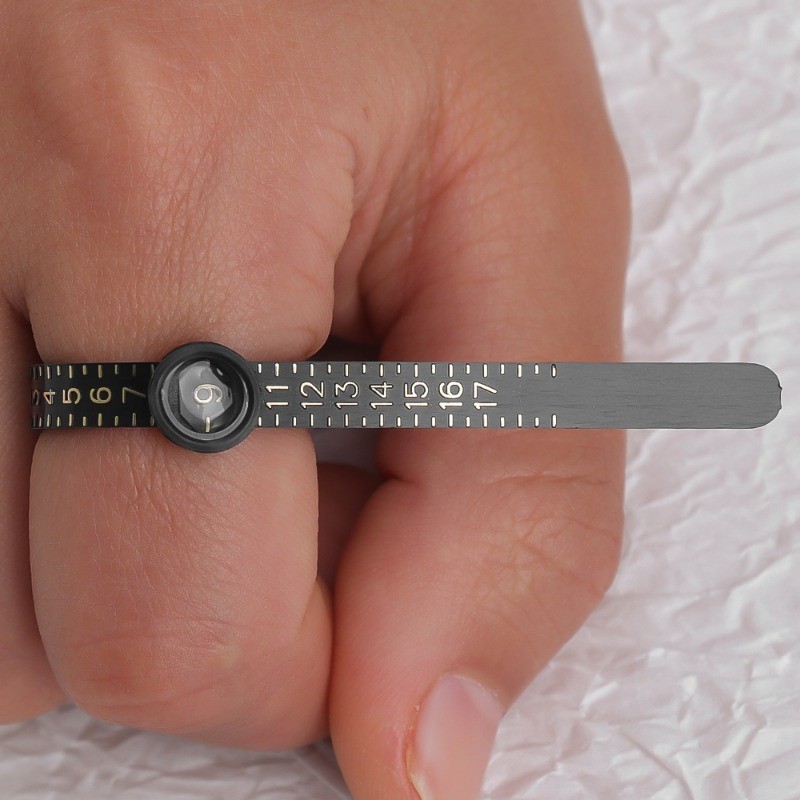 Sizer พร้อม Agnifier - วัดขนาด UK/US - เครื่องมือวัดแหวน - อุปกรณ์เครื่องประดับ - สีดําและสีขาว, พลาสติก, นํากลับมาใช้ใหม่ได้ - รูปที่ 3