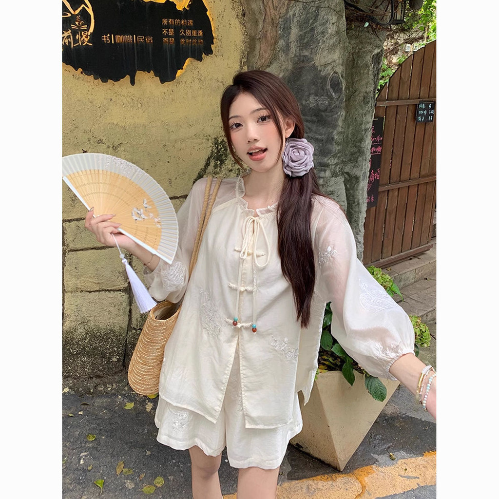 ชุดสูทสไตล์แห่งชาติสไตล์จีนใหม่ติดกระดุมเสื้อเชิ้ตแขนบานผู้หญิงซุปเปอร์นางฟ้ากางเกงขากว้างกางเกงขาสั้นชุดสองชิ้น 6.13