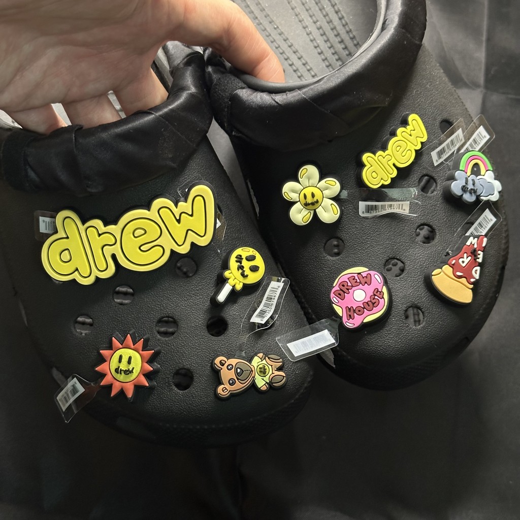Ins น่ารัก Drew Cros Charm Jibitz Clog Jibiz ชุด Cros น่ารัก DIY อุปกรณ์เสริม