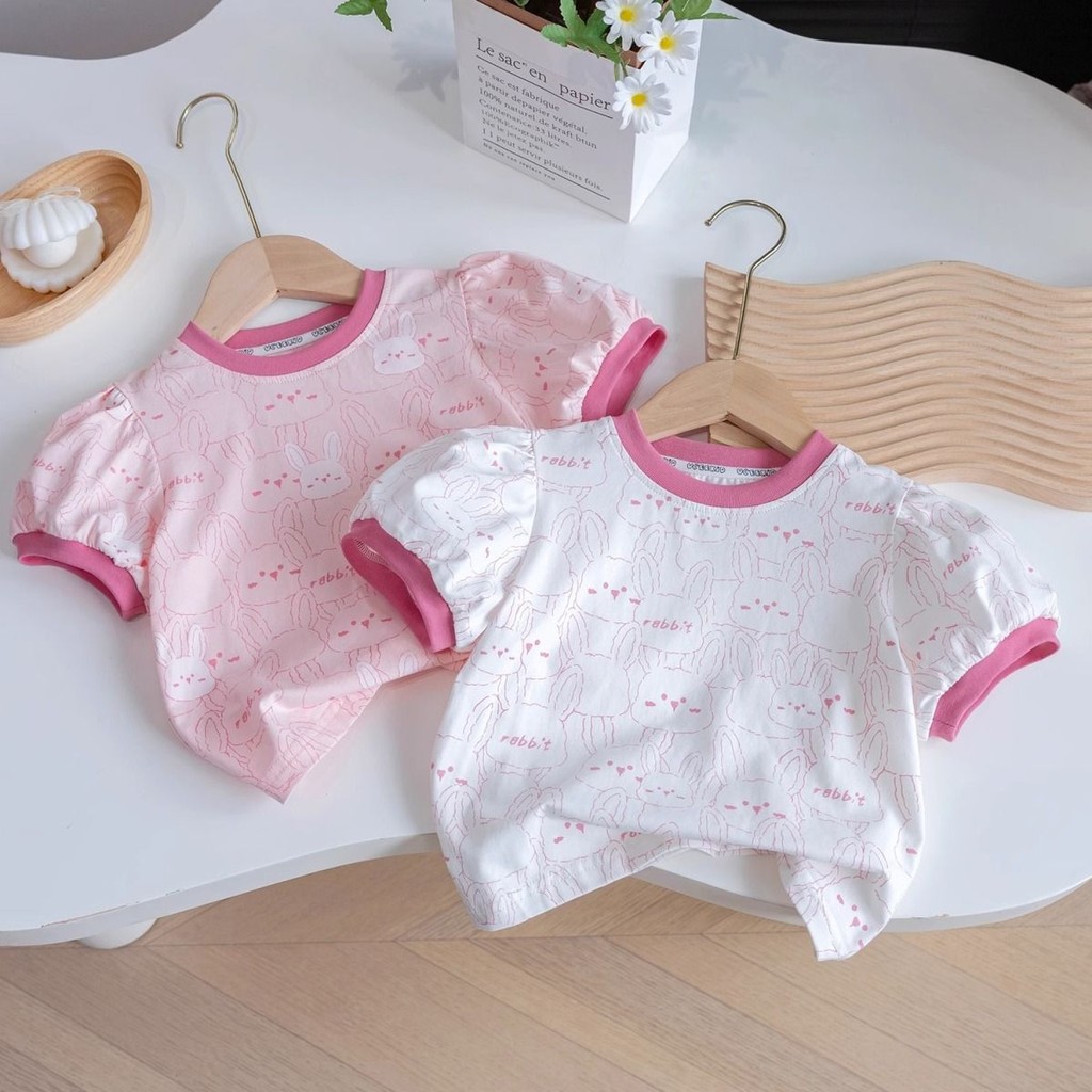 90-140【พร้อมส่ง】เสื้อยืดแขนสั้นเด็กผู้หญิงลายกระต่ายเต็มตัว สไตล์ทันสมัยเอนกประสงค์ สำหรับทารกในหน้าร้อน