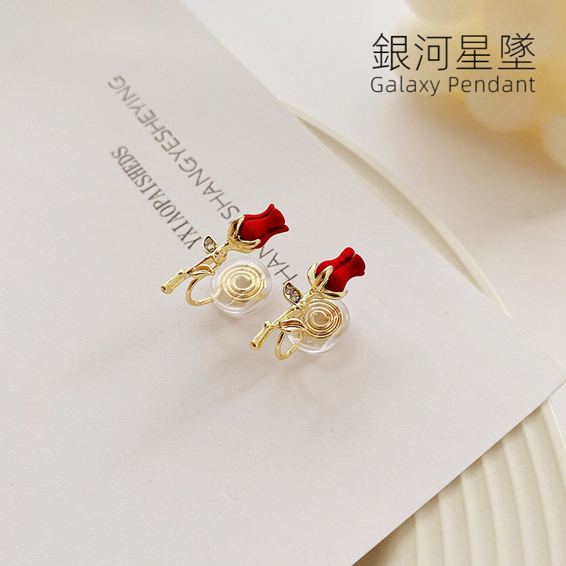 ต่างหูสไตล์ฝรั่งเศสย้อนยุค กุหลาบรูปดอกไม้ ออกแบบซอกหู วัสดุเงินSterling Silver 925 พร้อมคลิปยึดแน่นสำหรับผู้หญิง