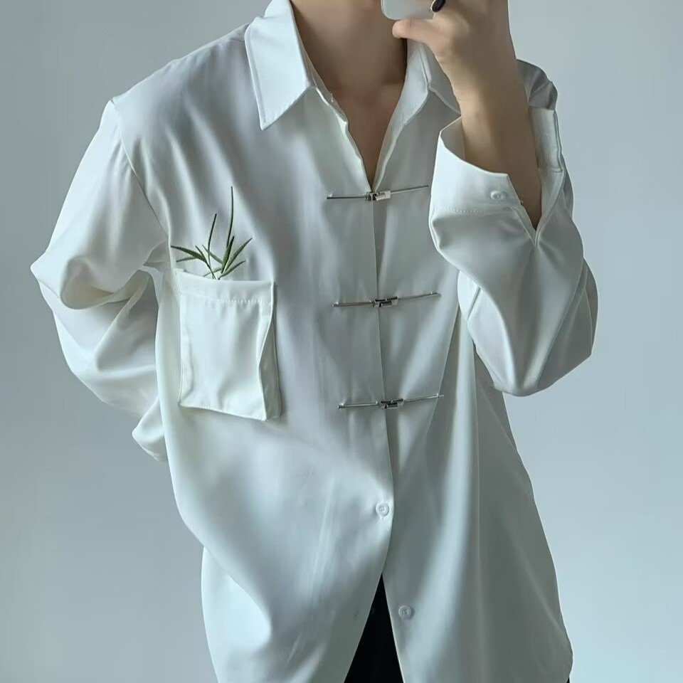 เสื้อเชิ้ต สไตล์จีนใหม่สไตล์จีน คุยจู ปักโลหะเครื่องบินดิสก์หัวเข็มขัดหลวมเสื้อขี้เกียจผู้ชาย