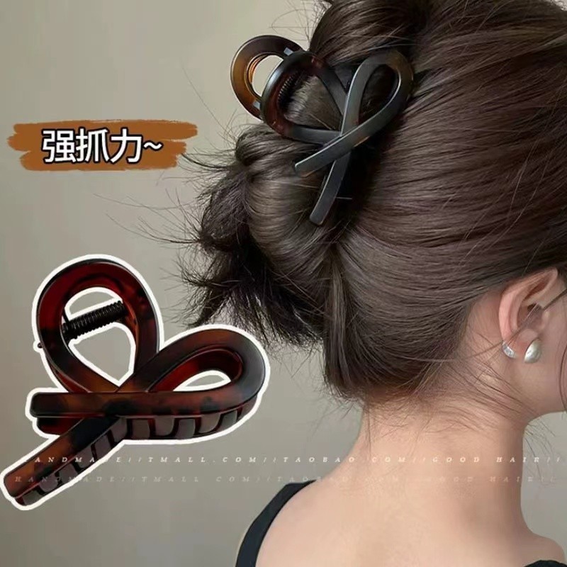 คลิปคว ้ าเรียบง ่ ายสไตล ์ เกาหลีใหม ่ คลิปฉลามอารมณ ์ ระดับไฮเอนด ์ เครื ่ องประดับผมแฟชั ่ นสําหรับผู ้ หญิง