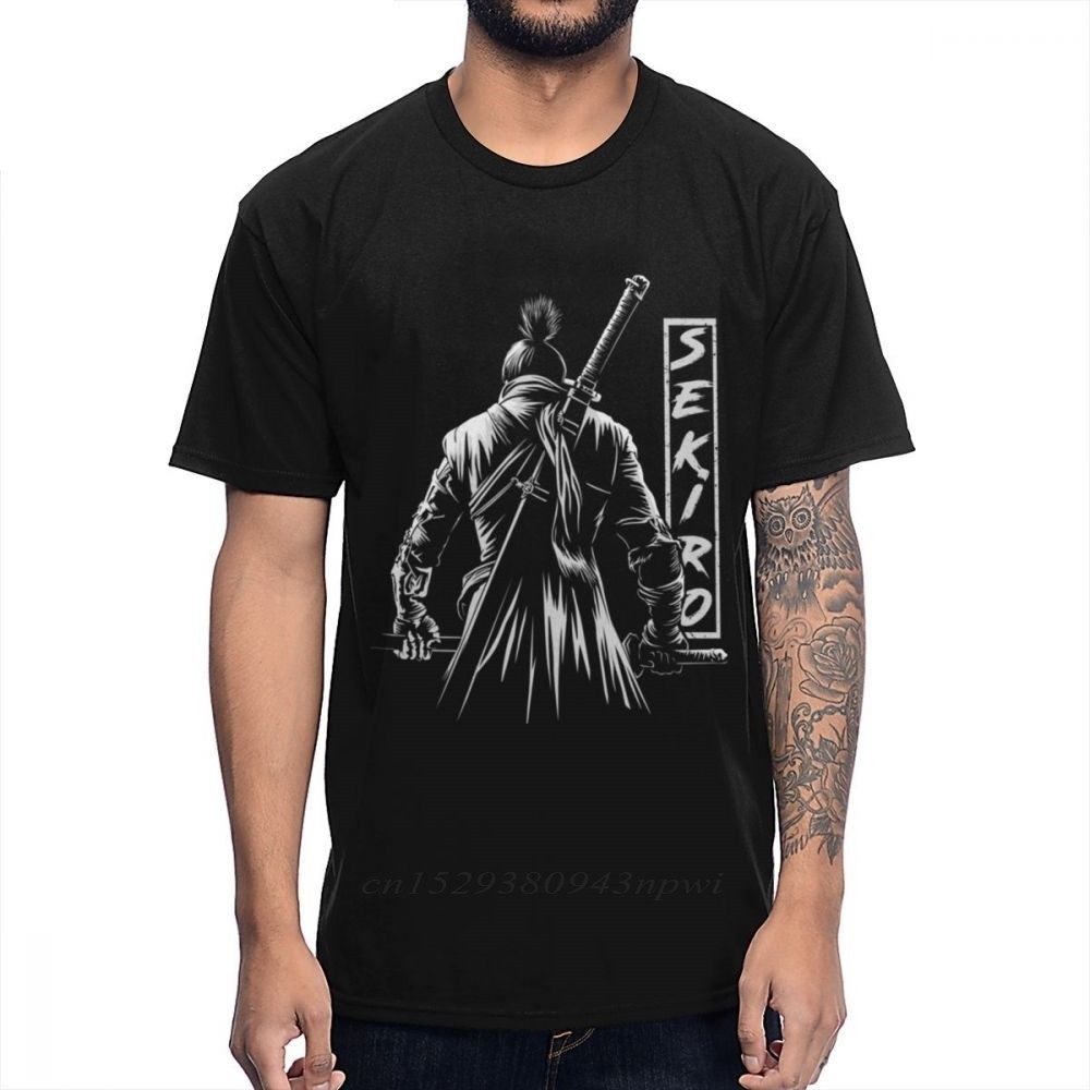 PS4 เกม SEKIRO T เสื้อ Shadows Die สองครั้ง One-armed Wolf Tee เสื้อสําหรับชาย Retro Homme Tee เสื้อ