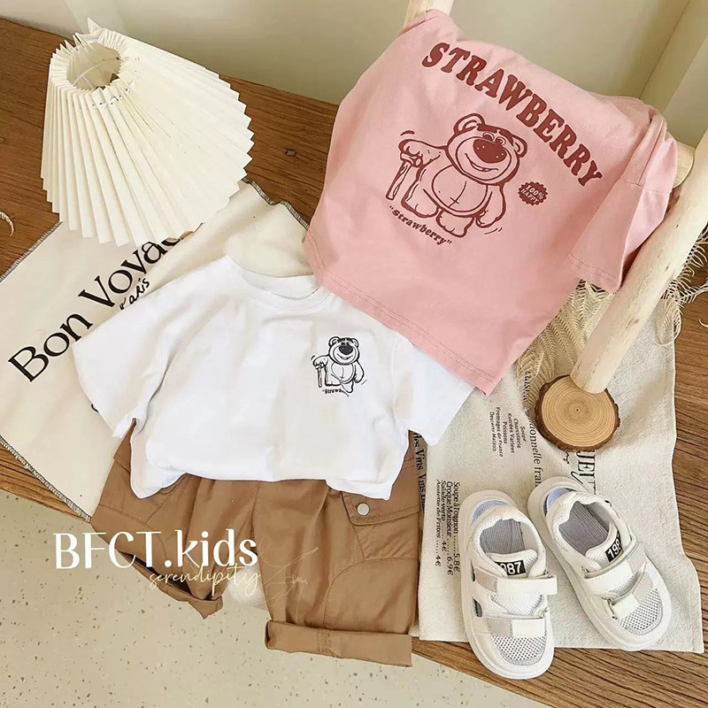 ฤดูร้อนใหม่หมีสตรอเบอร์รี่ลายการ์ตูนเด็กแขนสั้นเสื้อยืดเด็กด้านบน
