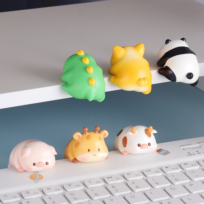ใหม่ตุ๊กตาสัตว์น้อยน่ารักตุ๊กตา ทําเอง การ์ตูนสนุกแบนหัวเตียงชั้นวางหนังสือภายในรถน่ารักและสวยงามแขวนตกแต่ง