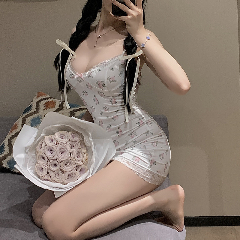 ชุดนอนลูกไม้เซ็กซี่ ชุดเดรสสายเดี่ยว คอวีลึกเซ็กซี่ ผ้าเนียน สายสะพายไหล่ปรับได้ (H9139)