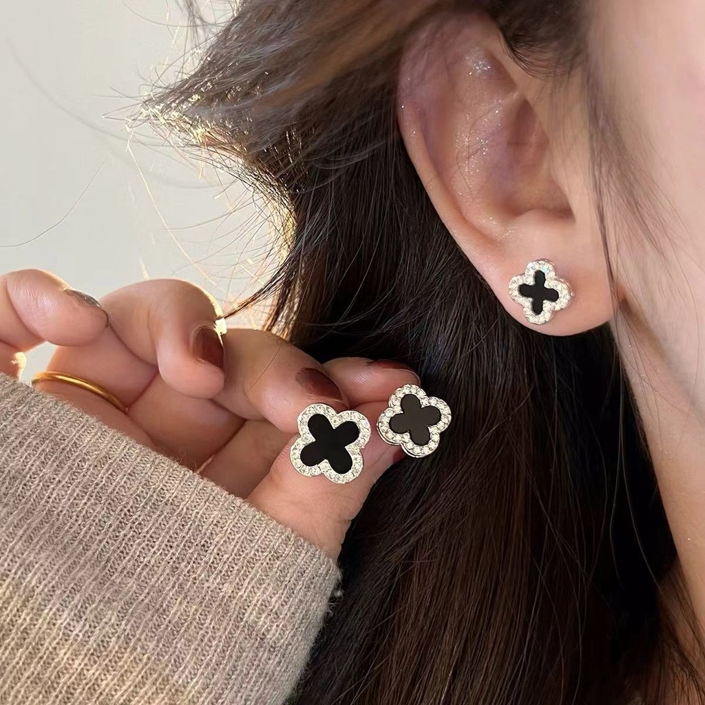 ต ่ างหูเกาหลี Four-leaf Clover สร ้ อยคออเนกประสงค ์ 2024 ต ่ างหูระดับไฮเอนด ์ ใหม ่