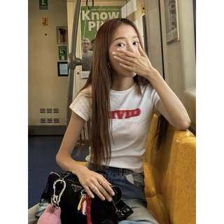 (จัดส่งตลอด 24 ชั่วโมง）Angle Official เสื้อยืดแขนสั้นกระชับผู้หญิง ใส่สบาย สไตล์ Y2K เกาหลี เหมาะใส่เที่ยว L70