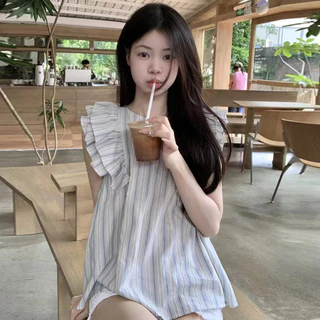 เสื้อแขนกุดแต่งระบาย ลายทางสีฟ้าอ่อน คอกลม สไตล์มินิมอล