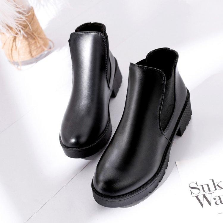 รองเท้าบูท แฟชันผูหญิงรองเทาหนา Sole Anti Slip Soft Toe บูท พืนผิวเงาผูหญิง Martin Boots plus ขนาด 35-42
