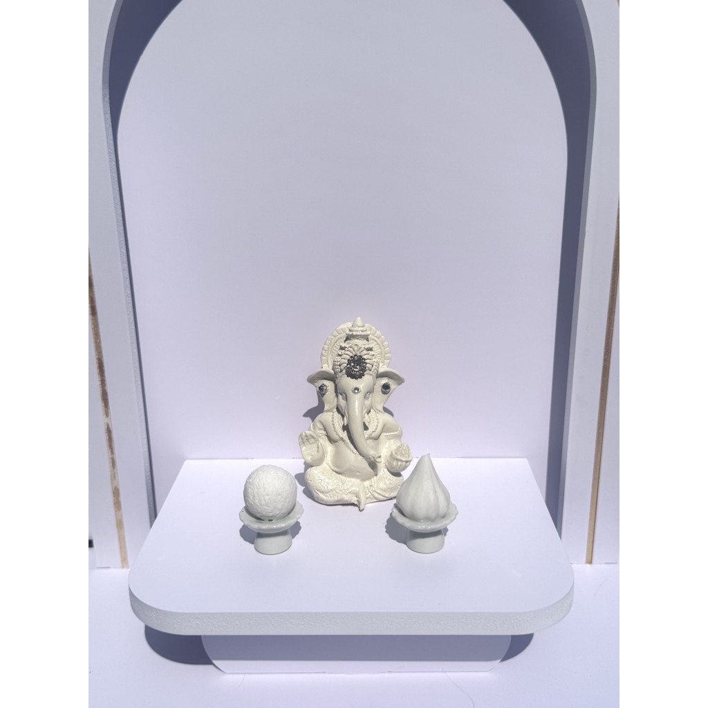 องค์พระพิคเนศ หิ้งมินิมอล ลาดู โมทกะ สีขาว ดอกชบา นกฮูก หนูมุสิกะ เทพฮินดู ของถวาย พานบูชา - รูปที่ 3