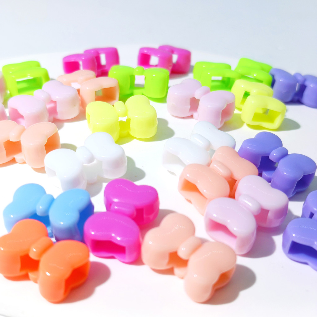 ลูกปัดอะคริลิกสีน่ารัก 20 ชิ้น พร้อมอุปกรณ์ทำเครื่องประดับ DIY เช่น สร้อยข้อมือ สร้อยคอมากกว่า 4 แบบ และต่างหู