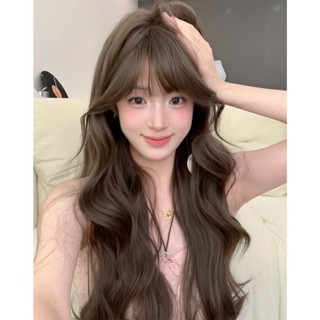 วิกผมลอนคลื่นเล็กสีน้ำตาลหม่นประกายเทา มีหน้าม้า (ยาว 68 cm)…