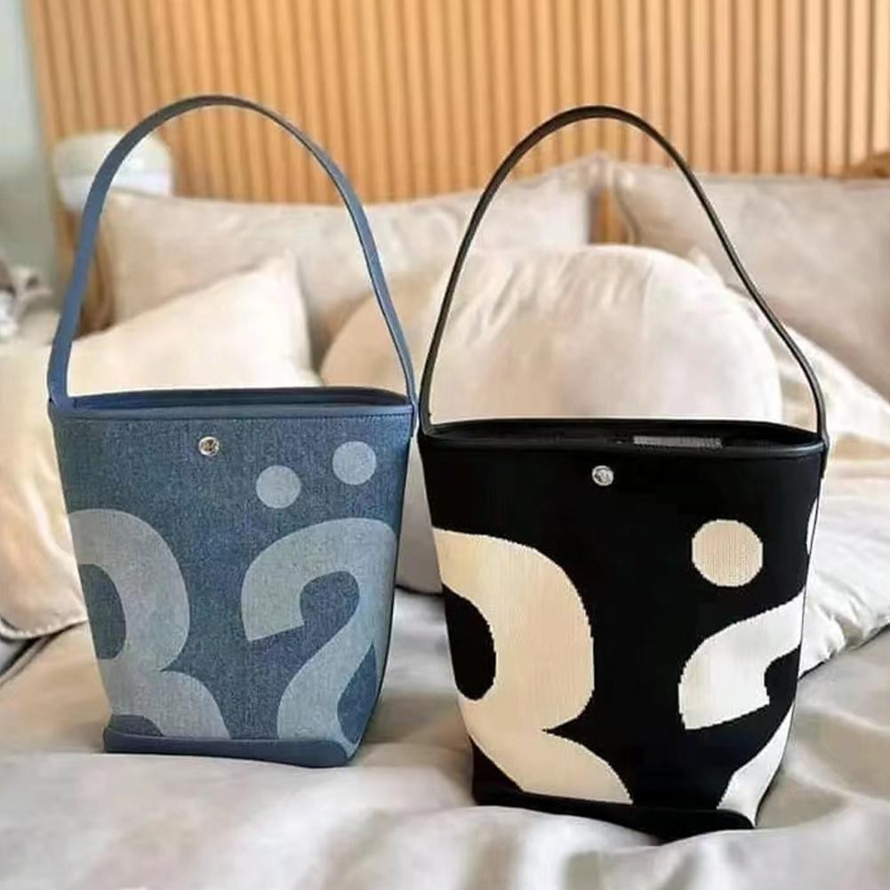 กระเป๋าทรงถัง ซอก แบรนด์อินเทรนด์แฟชั่นกระเป๋าสะพายไหล่ผู้หญิงความจุขนาดใหญ่เรียบง่าย สิริ กระเป๋า