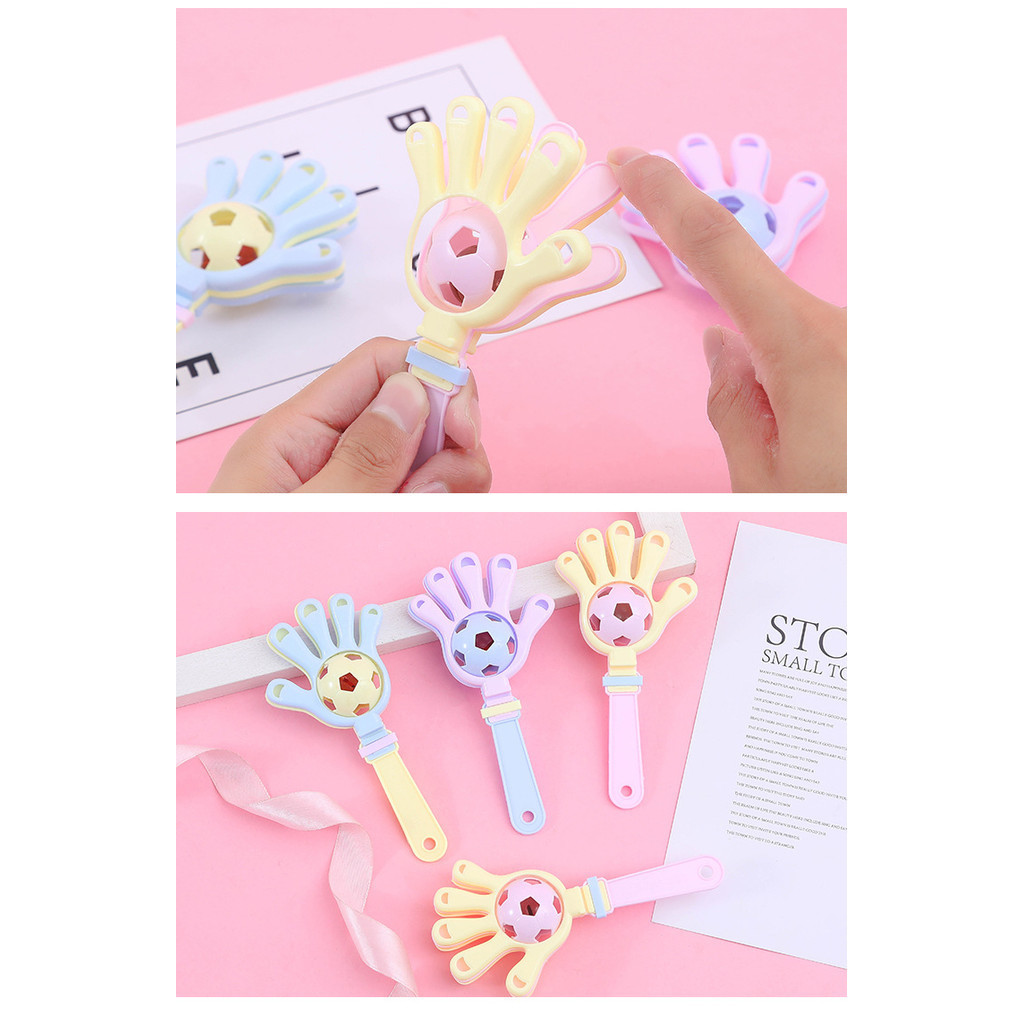 ฟุตบอล Rattle พลาสติกปาล ์ มของเล ่ นเด ็ ก Holiday Party Props - รูปที่ 5