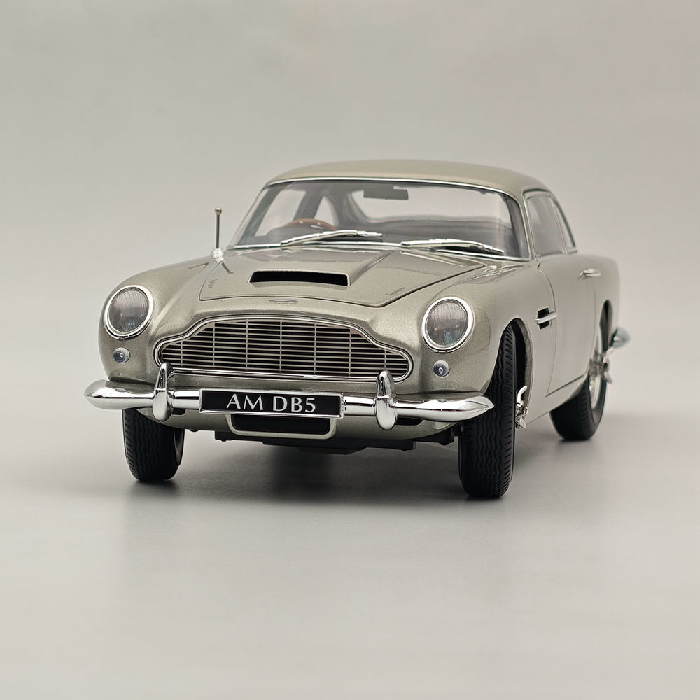 1 . 18 Aston Martin DB5 James Bond 007 Silver Die-Casting Car Model Series