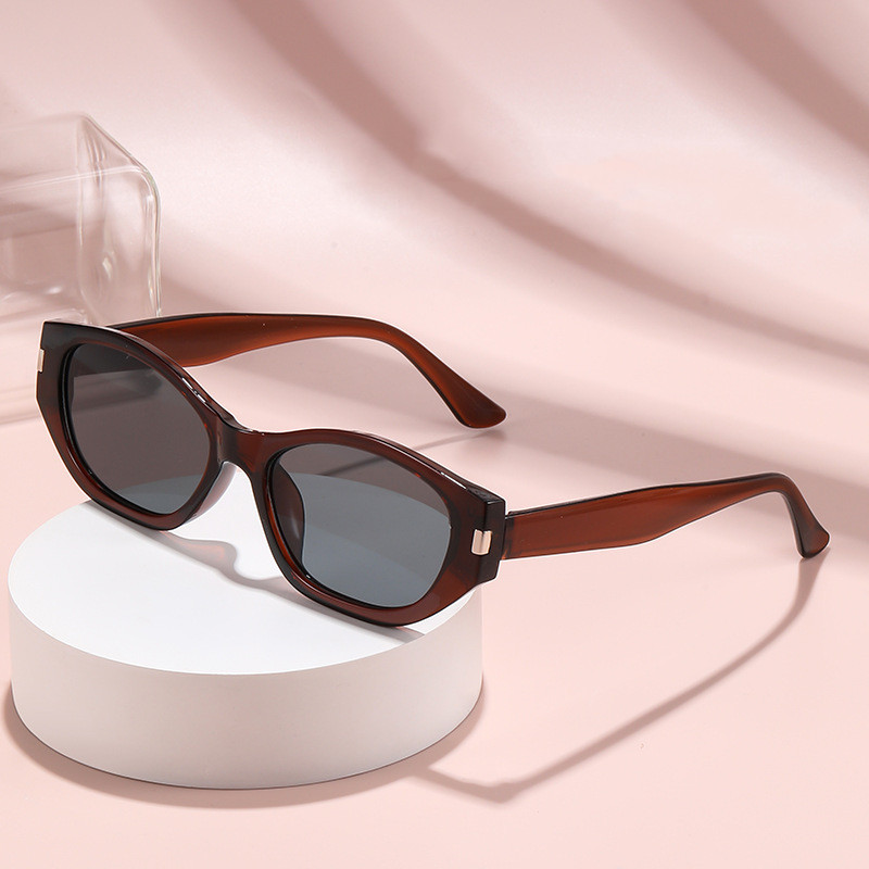 แว่นกันแดดกรอบแคบใหม่ย้อนยุคกรอบเล็กถ่ายภาพถนนอินเทอร์เน็ตคนดังแว่นกันแดดสไตล์เดียวกัน - รูปที่ 5