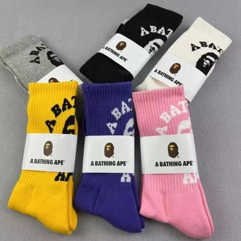 Bape Japanese Street Wear Ape-Man ผ้าขนหนูผ้าฝ้ายแท้ถุงเท้ากีฬาท่อกลางผู้ชายผู้หญิงหนาสเก็ตบอร์ดคู่สูงหลอดสต็อก