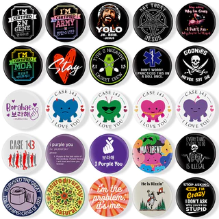 100 รูปแบบ 44mmTinplate Lapel เข ็ มกลัดแมวอะนิเมะข ้ อความ Pin น ่ ารักกระเป ๋ าเป ้ สะพายหลัง Badge อุปกรณ ์ เสริมเครื ่ องประดับของขวัญสําหรับเพื ่ อน