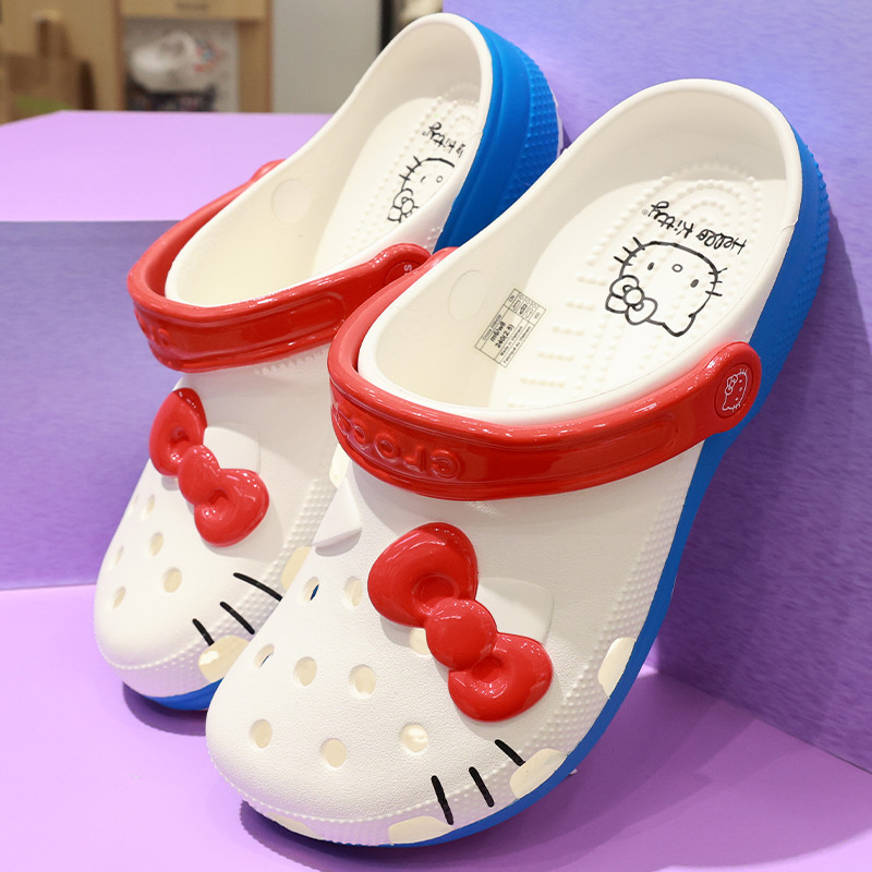 Crocs HELLO KITTY CLASSIC CLOG น ่ ารักการ ์ ตูนผู ้ หญิงรองเท ้ ากันลื #209438