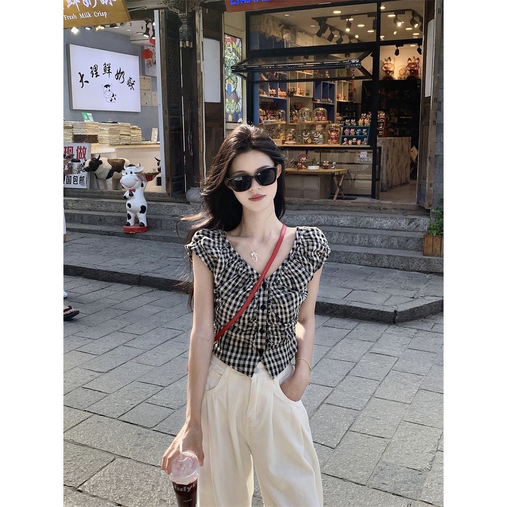สีดําสีขาวลายสก๊อตคอวีเสื้อแขนกุดผู้หญิงฤดูร้อนสไตล์ใหม่ออกแบบ ผอมลง ดูสั้นด้านบน