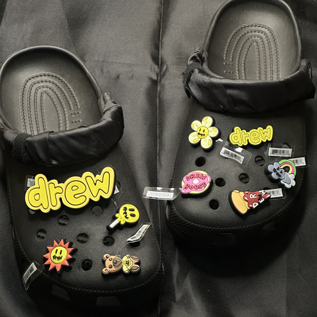 Ins น่ารัก Drew Cros Charm Jibitz Clog Jibiz ชุด Cros น่ารัก DIY อุปกรณ์เสริม