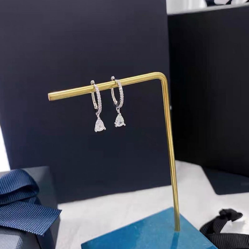 APM Monaco ต่างหูหยดน้ําขนาดเล็ก 925 เงินหรูหราประณีตต่างหูของขวัญสําหรับแฟน