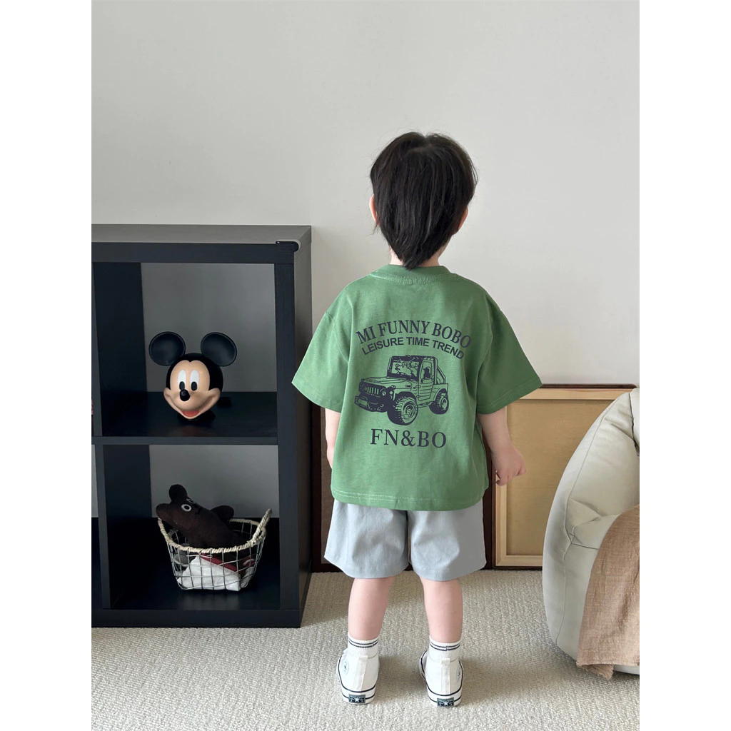 เสื้อคอกลมเด็กชายสีเขียวสดใส 🍀 สไตล์นาฬิกาเขียวขจัดวันสุดท้าย ขนาดครบ พร้อมรูปพิมพ์นาฬิกาเขียวและลูกดาว 💫