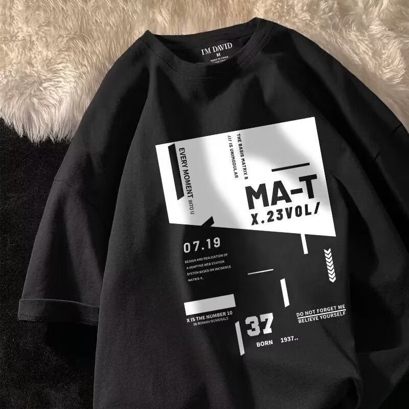 【M-8XL】เสื้อยืดแขนสั้นลําลอง MAT พิมพ์ลาย โอเวอร์ไซซ์ สไตล์เกาหลี ฮิปฮอป สตรีท ยอดนิยม สําหรับผู้ชาย ผู้หญิง