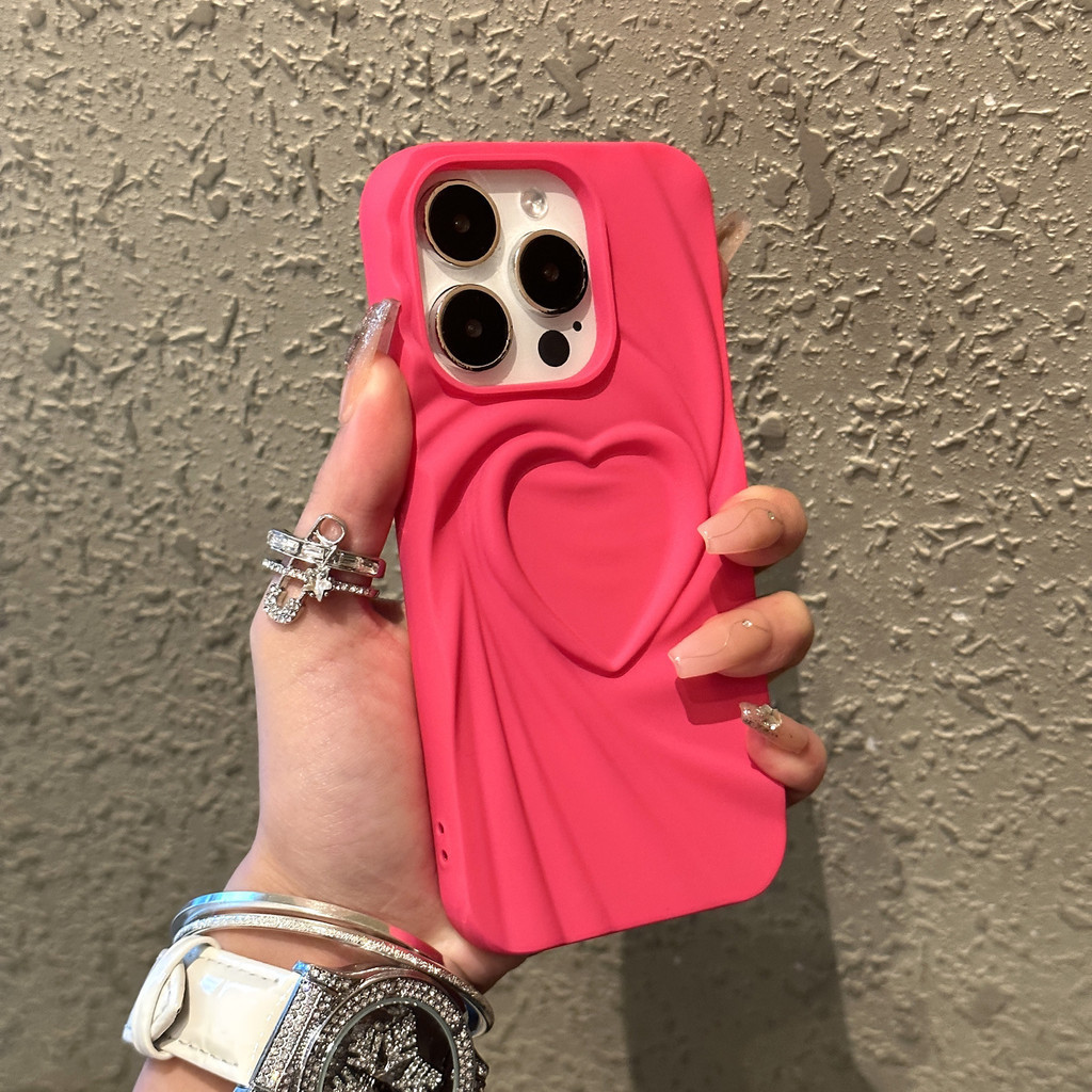 3d Stereoscopic wrinkle Love สีชมพูสําหรับ iPhone 11 12 13 14 15 Pro Max 14 15 Plus ผู ้ หญิงแฟชั ่ นของขวัญหัวใจสีแดงโทรศัพท ์ กรณีของขวัญ