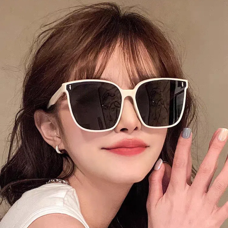 แว่นกันแดด กรัม แว่นกันแดดขนาดเล็กโชว์ใบหน้าระดับไฮเอนด์ 2024 กรอบสีขาวใหม่