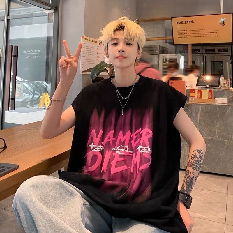 M-8xl Summer Harajuku Ins Gradient Letter พิมพ์เสื้อกั๊กแขนกุดสําหรับชายแฟชั่นแนวโน้มเรียบง่ายและหลวมขนาดใหญ่รอบคอเสื้อยืดแขนกุดสําหรับชาย