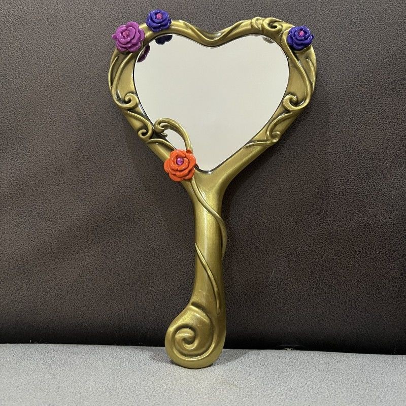 Barbie Diamond Castle กระจกมือถือรูปหัวใจตุ๊กตาบาร์บี้กระจกสไตล์เดียวกัน Aurora Love Lucky Mirror แฟนของขวัญ/ลูกปัด 253.30