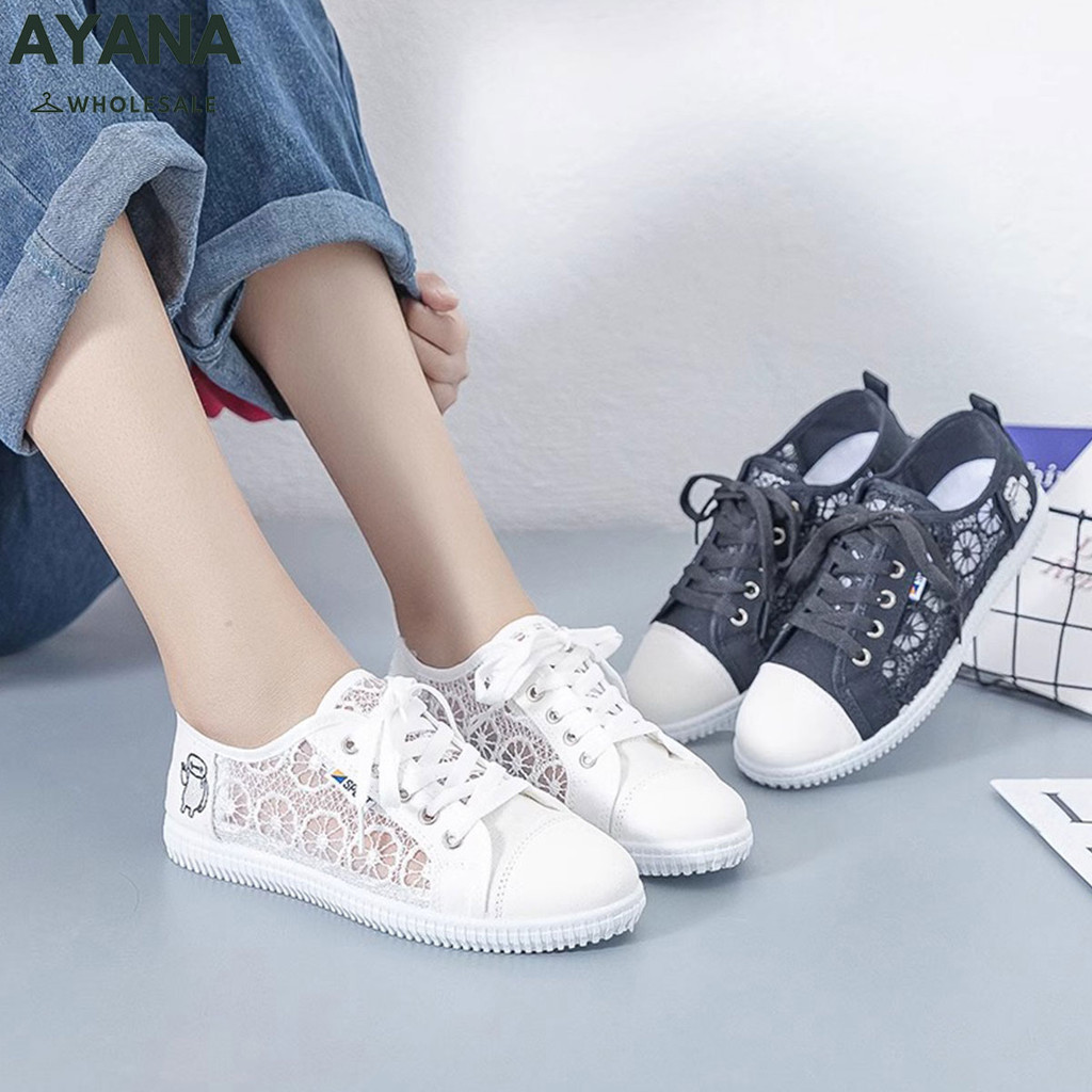[AYANA] NEW รองเท้าผ้าใบ รองเท้าผู้หญิง แบบเชือกผูกลวดลายดอกไม้แบบโปร่ง สวมใส่สบายระบายอากาศได้ดี