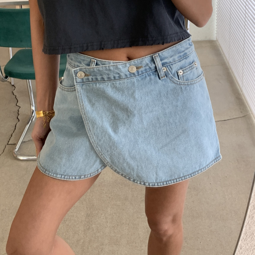 Liasynn Ready Stock Girls Short Diagonal Button Denim Culottes All-Match Short Culottes Diagonal Button Denim Culot