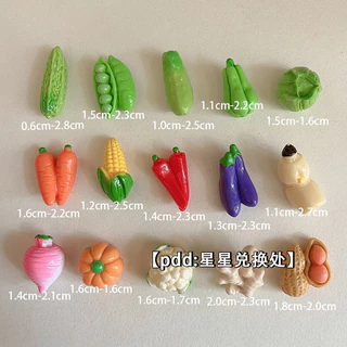 100 ชิ้นในสต็อก 3D ผักจำลองขนาดเล็ก อาหารเล่น ข้าวโพด ถั่วลิสง มะเขือยาว อุปกรณ์เสริมเรซิน ของตกแต่งครัว ขนาดเล็ก กิ๊บติดผม ดอกไม้รองเท้า