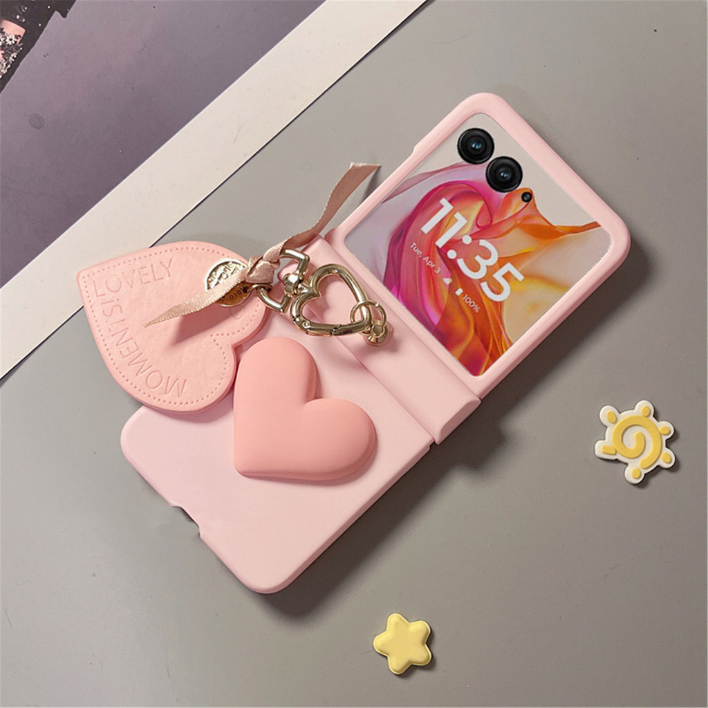 หรูหราเรียบง่ายสีชมพูเคสโทรศัพท์ Love Heart จี้สําหรับ Samsung Galaxy Z Flip 5 6 Z Flip6 ZFlip 5 สําหรับ Motorola Razr 50 ultra สําหรับ OPPO ค้นหา N3 Flip กันกระแทกปกหลัง