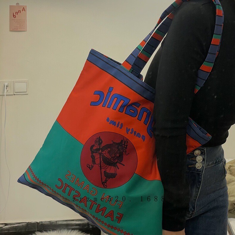 กระเป๋า Messenger สไตล์ใหม่ VAUTO Niche Myth Contrast สีผ้าใบกระเป๋ากลางแจ้ง Beach Travel หญิง Tote 