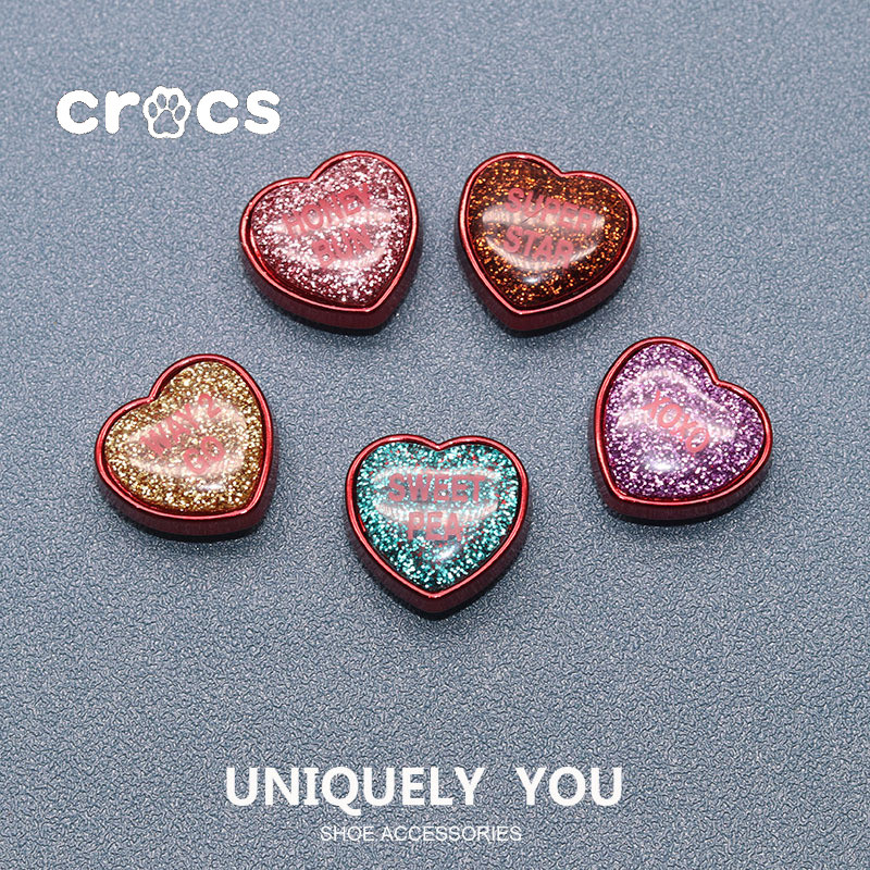 Crocs JIbbitz หัวใจโลหะ JIbbitz โลหะรองเท้าบาสเก็ตบอลหัวเข็มขัด charm Crocs อัญมณีดอกไม้รองเท้าอุปกรณ์เสริม