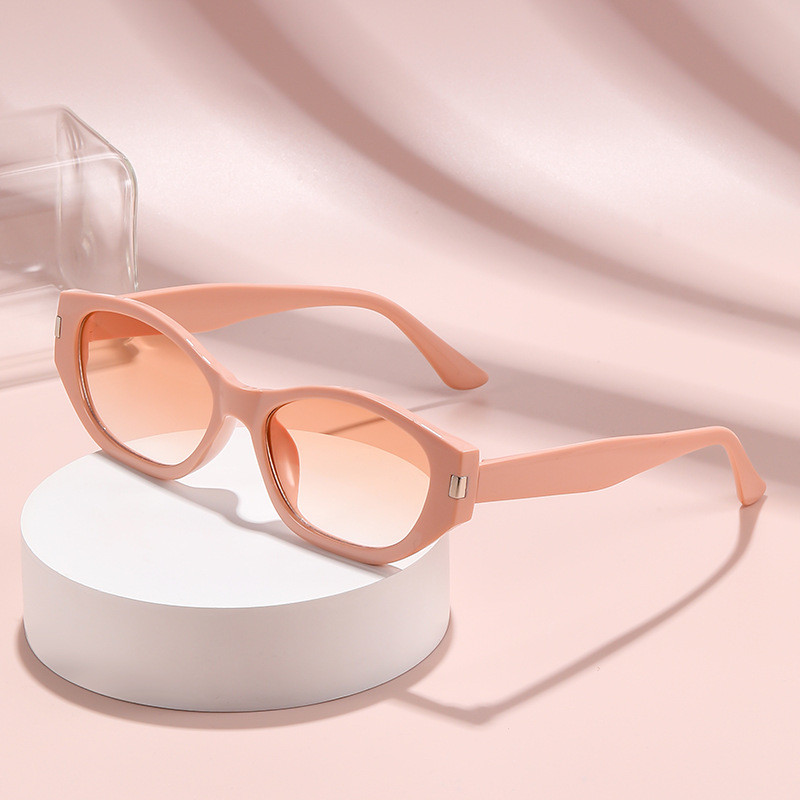 แว่นกันแดดกรอบแคบใหม่ย้อนยุคกรอบเล็กถ่ายภาพถนนอินเทอร์เน็ตคนดังแว่นกันแดดสไตล์เดียวกัน - รูปที่ 4