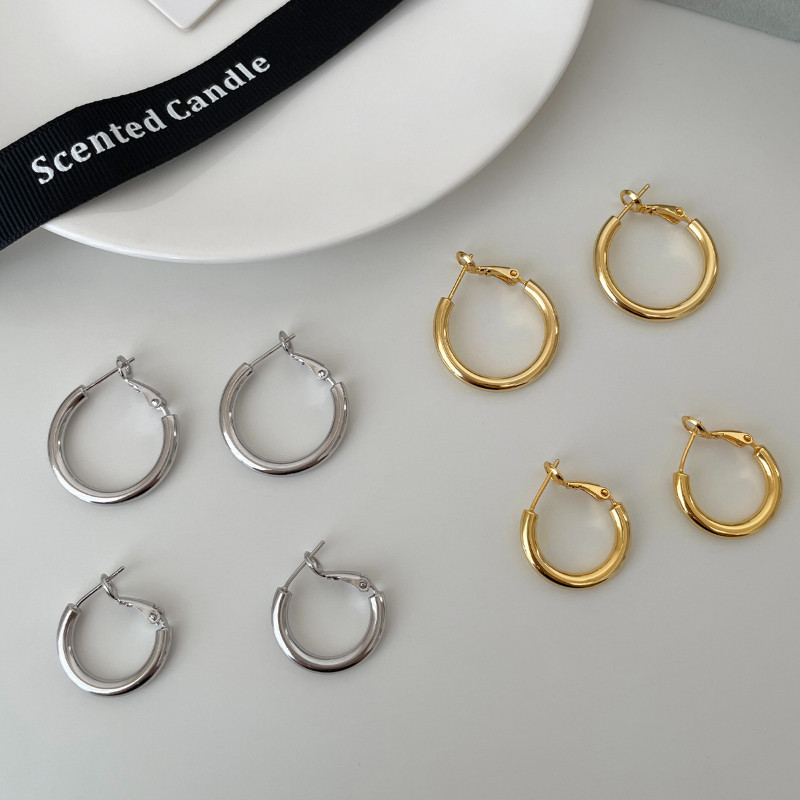 ต่างหูห่วงโลหะ ทรงกลม สีเงิน เข้ากับทุกการแต่งกาย ระดับไฮเอนด์ สไตล์เกาหลี เรียบง่าย สําหรับผู้หญิง - รูปที่ 2