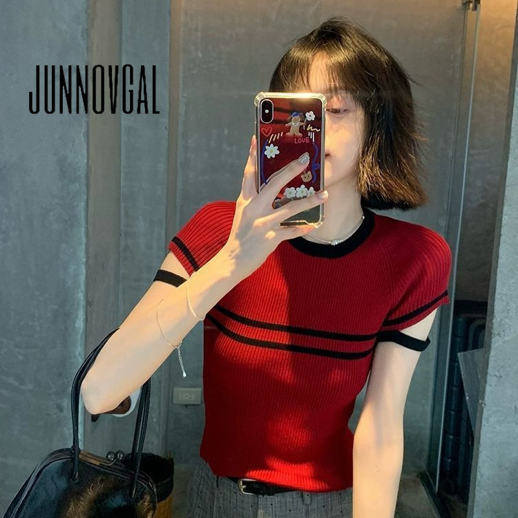 Junnovgal เสื ้ อยืดผู ้ หญิง 2024 ถักลายคอกลมสีทึบสไตล ์ ใหม ่ แขนสั ้ น