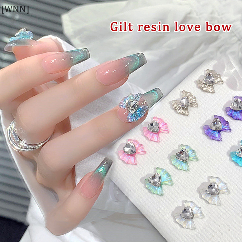 [WNN]คลังสินค้าพร้อม 10 ชิ้นสีสันสดใส Super Flash Love Diamond Nail Art อุปกรณ์เสริมเล็บผีเสื้อสีชมพูเงา Aurora สติกเกอร์เล็บผีเสื้อ TH